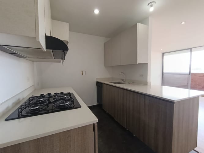 Apartamento de 2 alcobas en arriendo en El Poblado, Medellín, 78 m² · foto 4 de 12