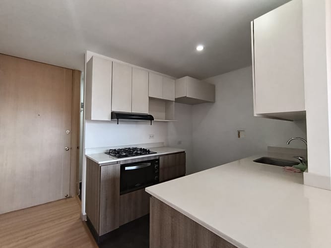 Apartamento de 2 alcobas en arriendo en El Poblado, Medellín, 78 m² · foto 5 de 12