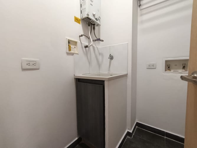 Apartamento de 2 alcobas en arriendo en El Poblado, Medellín, 78 m² · foto 7 de 12