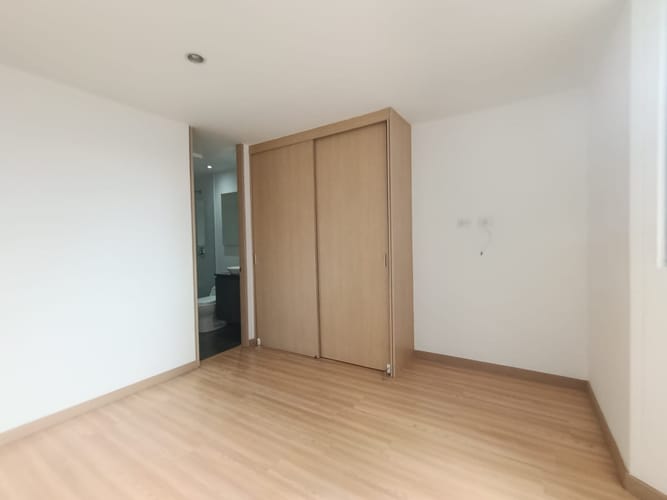 Apartamento de 2 alcobas en arriendo en El Poblado, Medellín, 78 m² · foto 11 de 12