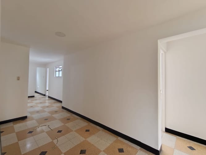 Casa de 5 alcobas en arriendo en Laureles, Medellín, 195 m² · foto 4 de 20