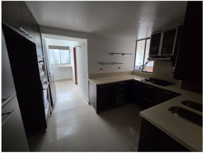 Casa de 4 alcobas en venta en Loma Del Chocho, Envigado, 240 m² · foto 2 de 24