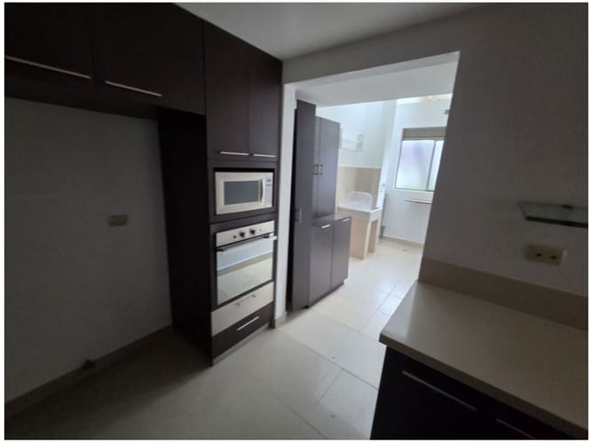 Casa de 4 alcobas en venta en Loma Del Chocho, Envigado, 240 m² · foto 3 de 24