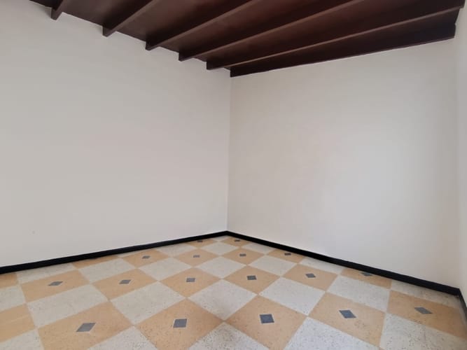 Casa de 5 alcobas en arriendo en Laureles, Medellín, 195 m² · foto 12 de 20