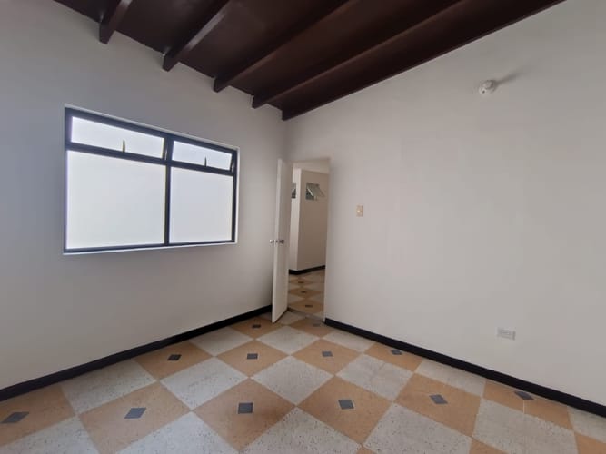 Casa de 5 alcobas en arriendo en Laureles, Medellín, 195 m² · foto 13 de 20