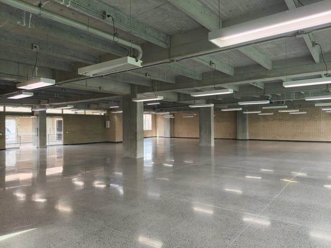 Oficina en arriendo en Cristo Rey, Medellín, 596 m² · foto 2 de 8