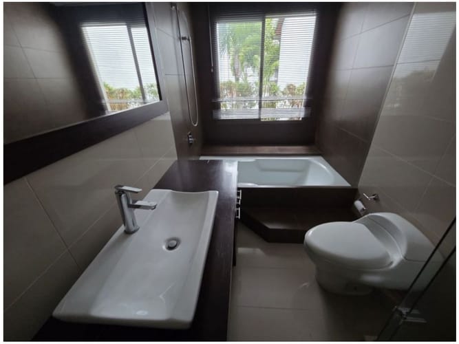 Casa de 4 alcobas en venta en Loma Del Chocho, Envigado, 240 m² · foto 9 de 24