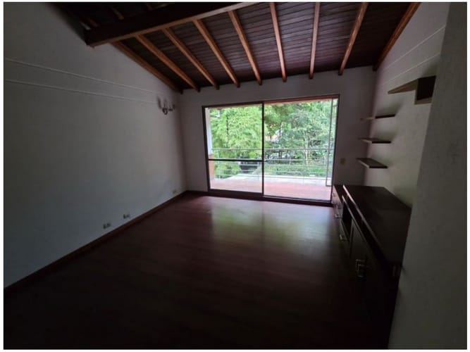 Casa de 4 alcobas en venta en Loma Del Chocho, Envigado, 240 m² · foto 11 de 24