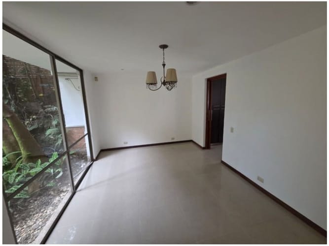 Casa de 4 alcobas en venta en Loma Del Chocho, Envigado, 240 m² · foto 12 de 24