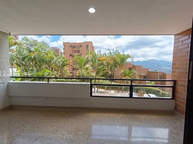 Apartamento de 3 alcobas en arriendo en Las Lomas, Medellín, 143 m² · foto 3 de 20
