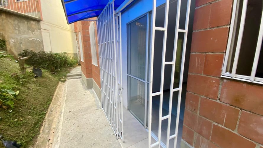 Apartamento de 3 alcobas en venta en Cabecera Urbana San Cristobal, Medellín, 46 m² · foto 3 de 10