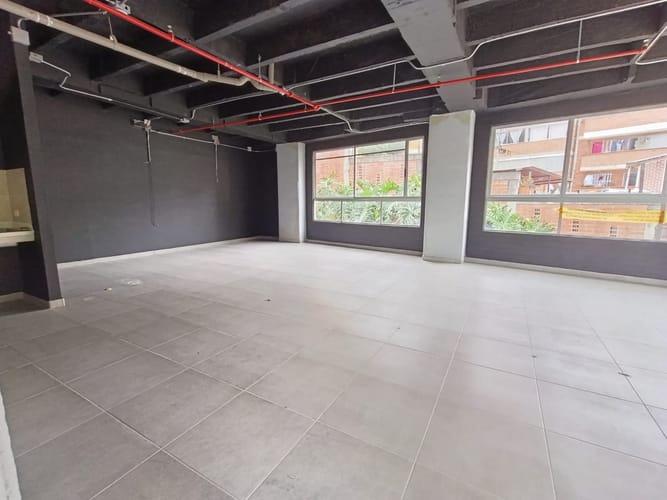 Local en arriendo en Camino Verde, Envigado, 90 m² · foto 2 de 8