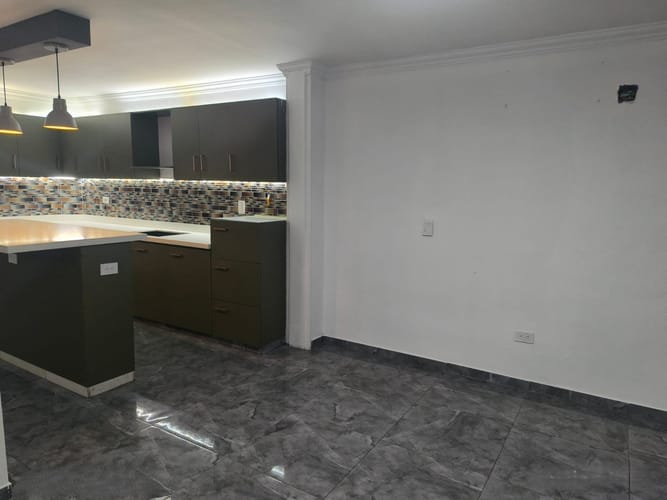 Casa en arriendo en El Poblado, Medellín, 200 m² · foto 2 de 20