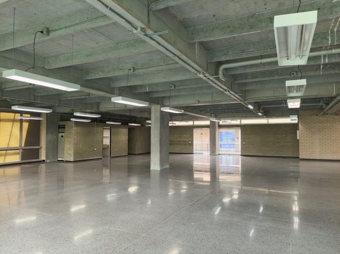 Local en arriendo en Cristo Rey, Medellín, 596 m² · foto 2 de 9