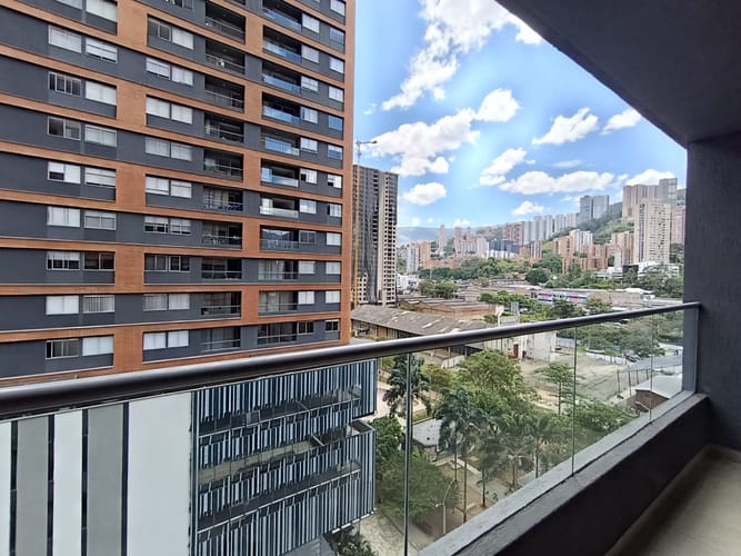 Apartamento de 3 alcobas en arriendo en El Poblado, Medellín, 96 m² · foto 5 de 20