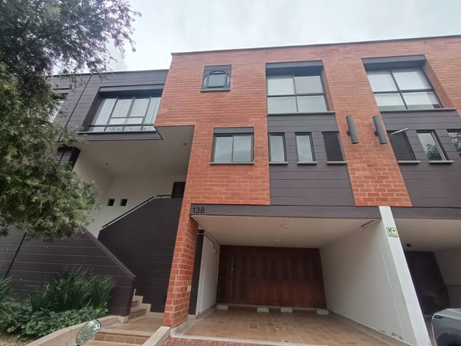 Casa de 3 alcobas en arriendo en El Poblado, Medellín, 210 m² · foto 4 de 20