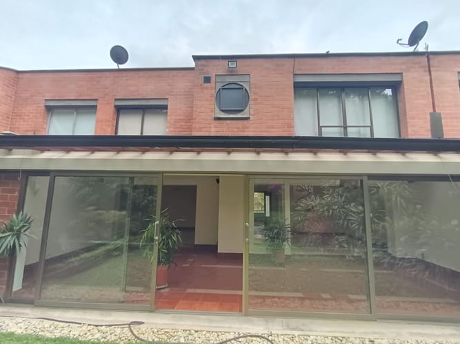 Casa de 3 alcobas en arriendo en El Poblado, Medellín, 210 m² · foto 5 de 20
