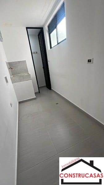 Apartamento de 3 alcobas en arriendo en La Castellana, Medellín, 100 m² · foto 4 de 17