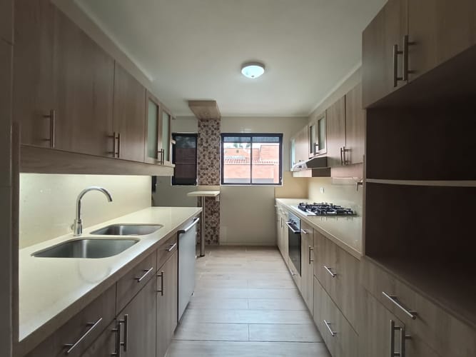 Casa de 3 alcobas en arriendo en El Poblado, Medellín, 210 m² · foto 12 de 20