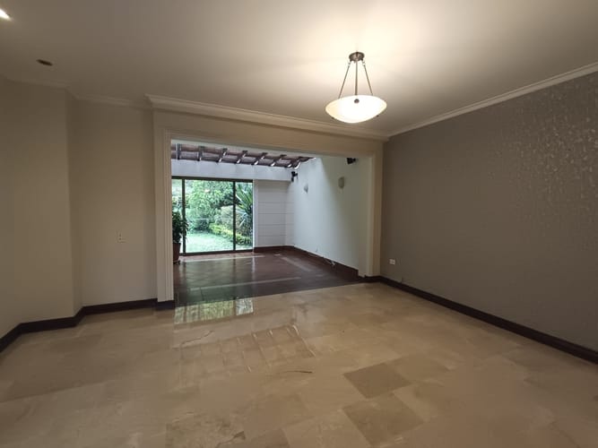 Casa de 3 alcobas en arriendo en El Poblado, Medellín, 210 m² · foto 13 de 20