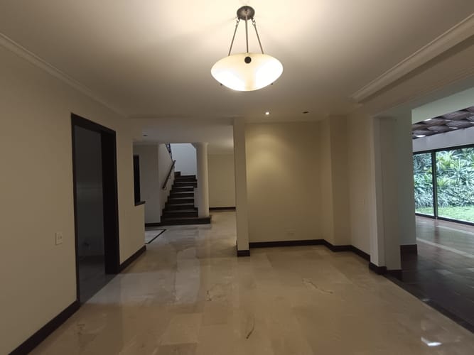 Casa de 3 alcobas en arriendo en El Poblado, Medellín, 210 m² · foto 14 de 20