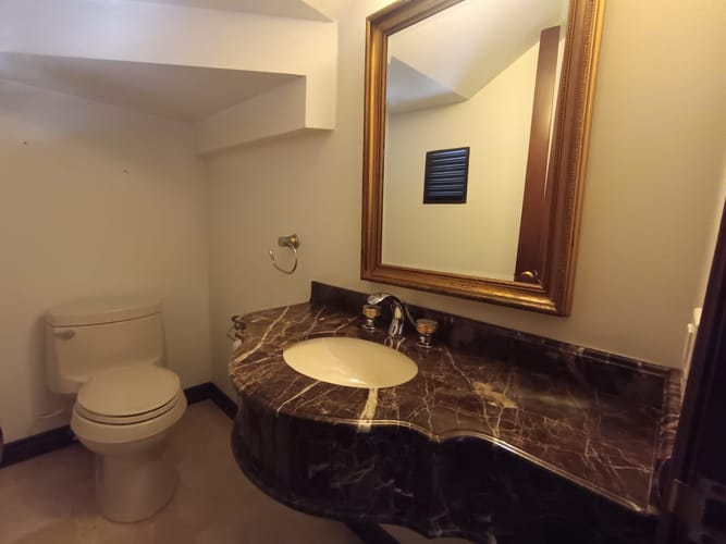 Casa de 3 alcobas en arriendo en El Poblado, Medellín, 210 m² · foto 15 de 20