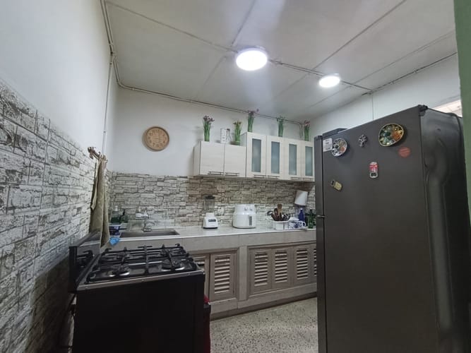 Casa de 6 alcobas en arriendo en Boston, Medellín, 250 m² · foto 15 de 20