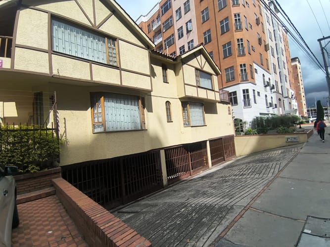 Casa de 3 alcobas en venta en Chico Norte, Bogotá, 139 m² · foto 2 de 21
