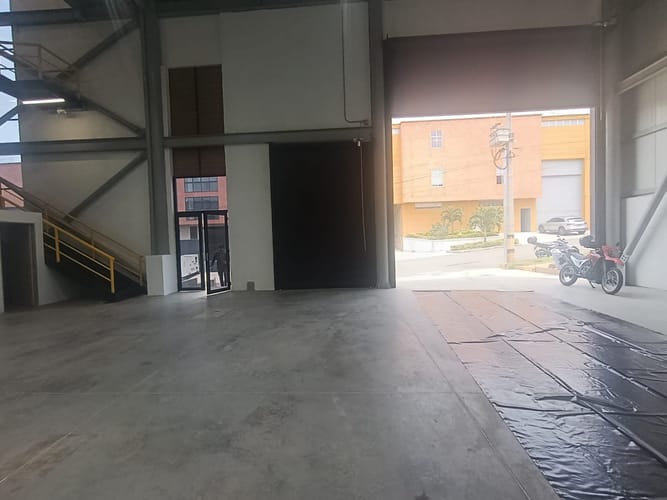 Bodega en arriendo en Actividad Multiple, Copacabana, 830 m² · foto 14 de 19