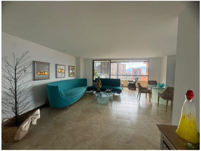 Apartamento de 3 alcobas en venta en Los Naranjos, Medellín, 142 m² · foto 2 de 23