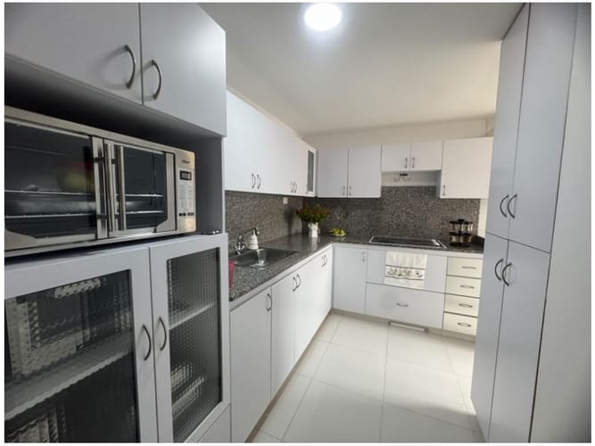 Apartamento de 3 alcobas en venta en Los Naranjos, Medellín, 142 m² · foto 3 de 23