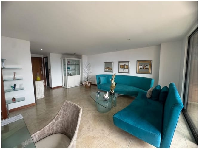 Apartamento de 3 alcobas en venta en Los Naranjos, Medellín, 142 m² · foto 4 de 23