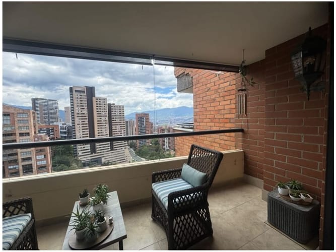 Apartamento de 3 alcobas en venta en Los Naranjos, Medellín, 142 m² · foto 5 de 23
