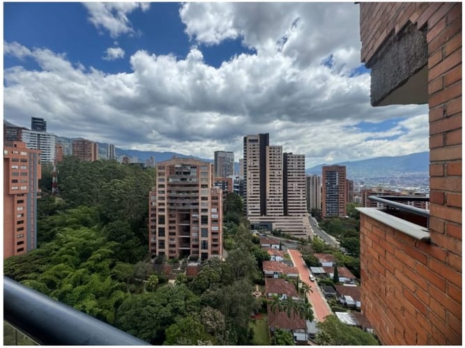 Apartamento de 3 alcobas en venta en Los Naranjos, Medellín, 142 m² · foto 10 de 23