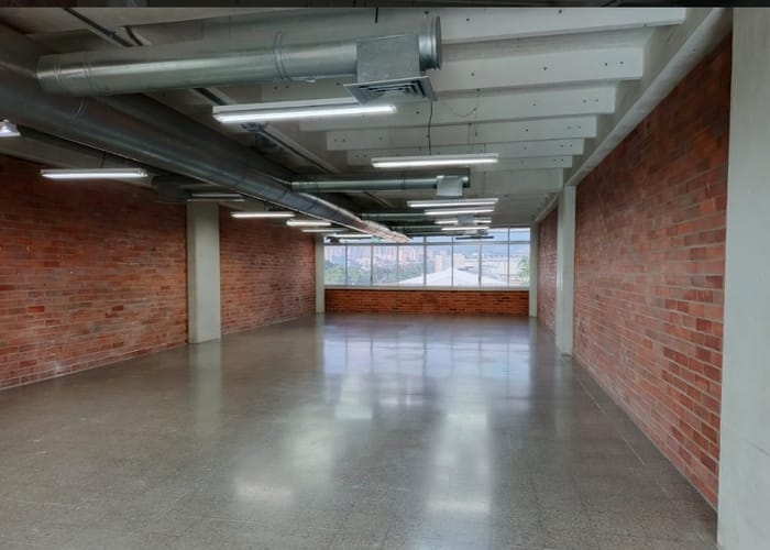 Oficina en arriendo en Santa Fe, Medellín, 196 m² · foto 2 de 4