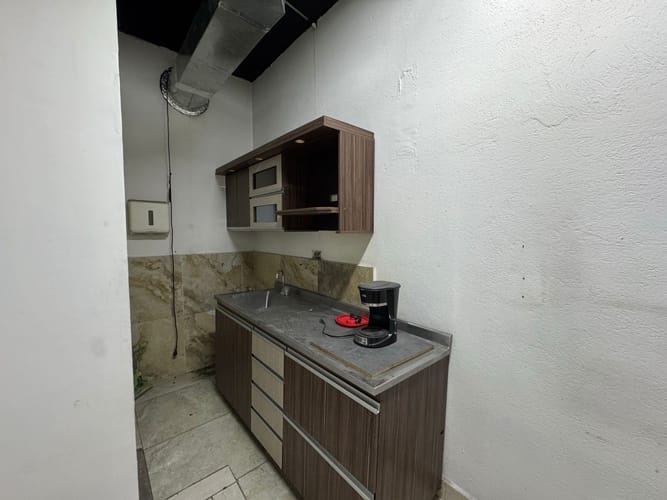 Local en arriendo en Laureles, Medellín, 660 m² · foto 3 de 20