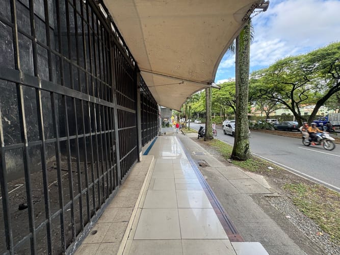 Local en arriendo en Laureles, Medellín, 660 m² · foto 4 de 20