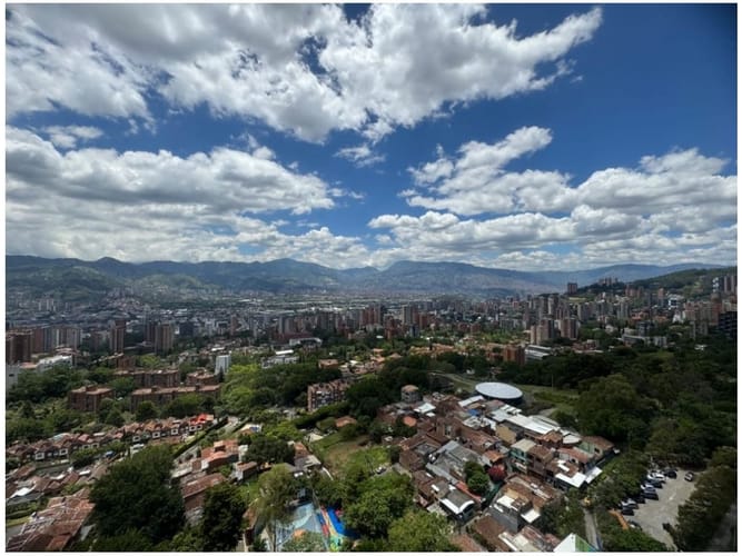 Apartamento de 3 alcobas en venta en Los Naranjos, Medellín, 142 m² · foto 19 de 23