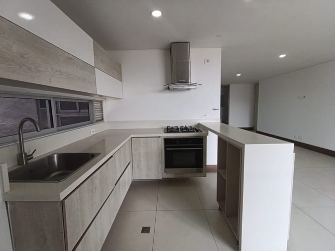 Apartamento de 2 alcobas en arriendo en Las Lomitas, Sabaneta, 100 m² · foto 3 de 20