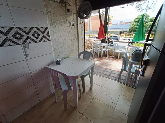 Local en arriendo en La Castellana, Medellín, 17 m² · foto 3 de 10