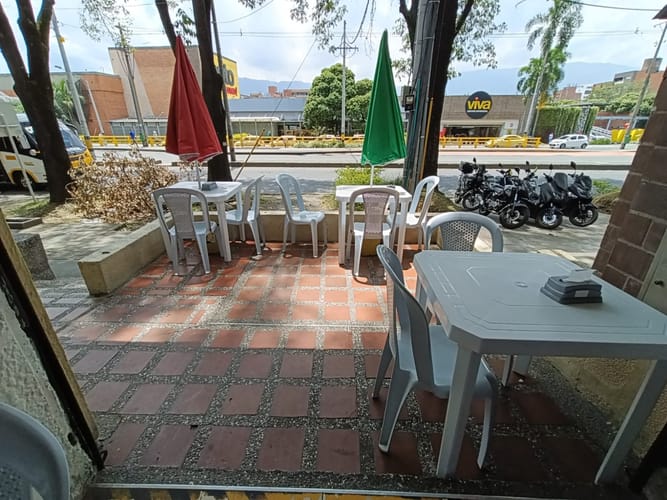 Local en arriendo en La Castellana, Medellín, 17 m² · foto 4 de 10