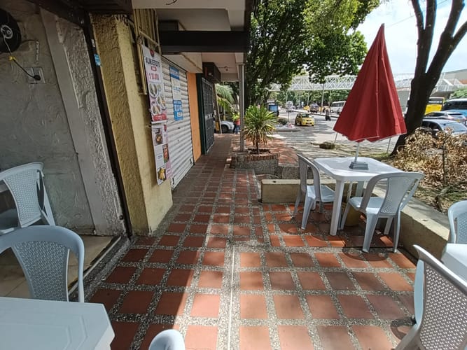 Local en arriendo en La Castellana, Medellín, 17 m² · foto 6 de 10
