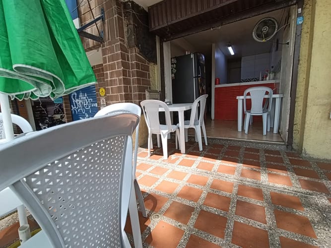 Local en arriendo en La Castellana, Medellín, 17 m² · foto 7 de 10