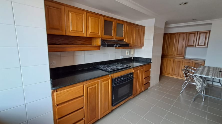 Apartamento de 3 alcobas en arriendo en Los Balsos, Medellín, 224 m² · foto 2 de 21