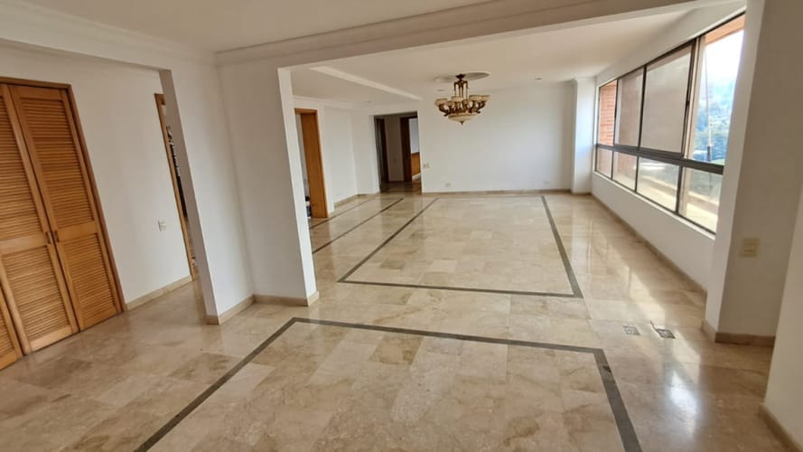 Apartamento de 3 alcobas en arriendo en Los Balsos, Medellín, 224 m² · foto 4 de 21