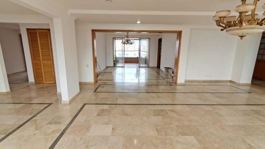 Apartamento de 3 alcobas en arriendo en Los Balsos, Medellín, 224 m² · foto 5 de 21
