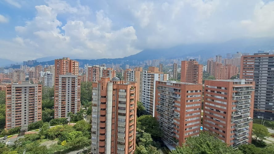 Apartamento de 3 alcobas en arriendo en Los Balsos, Medellín, 224 m² · foto 8 de 21