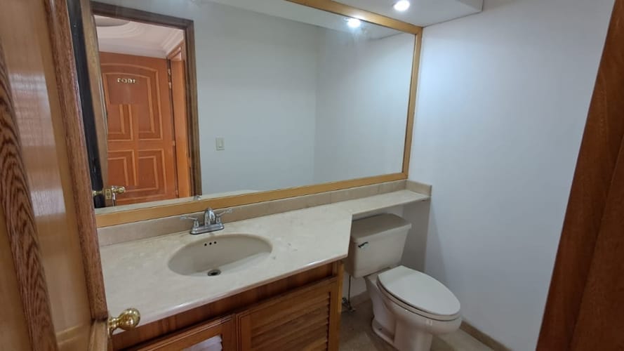 Apartamento de 3 alcobas en arriendo en Los Balsos, Medellín, 224 m² · foto 9 de 21