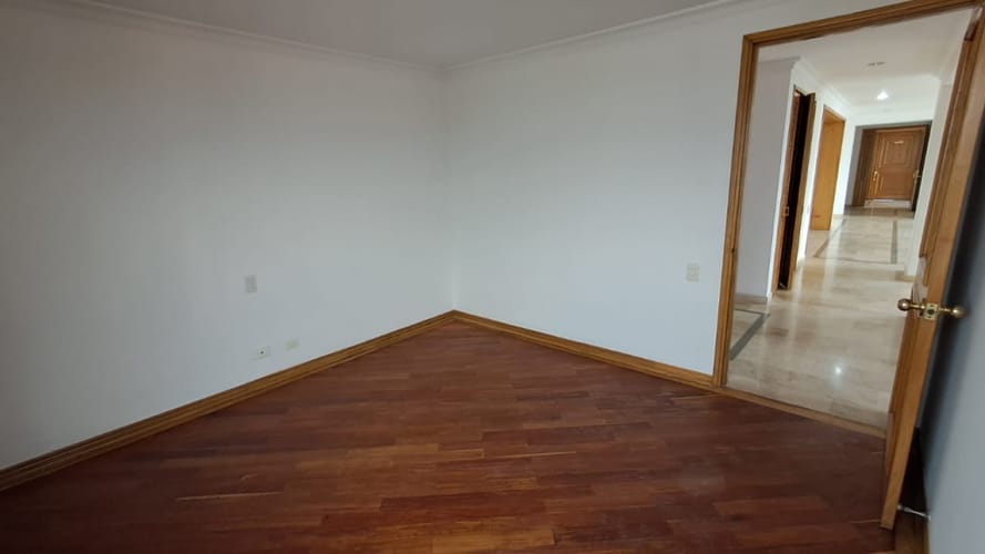 Apartamento de 3 alcobas en arriendo en Los Balsos, Medellín, 224 m² · foto 13 de 21