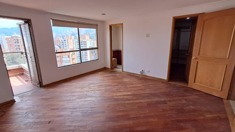 Apartamento de 3 alcobas en arriendo en Los Balsos, Medellín, 224 m² · foto 16 de 21